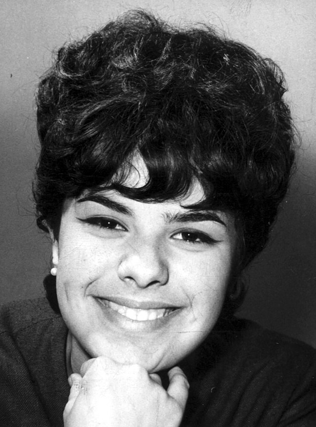 Elis Regina singer 4