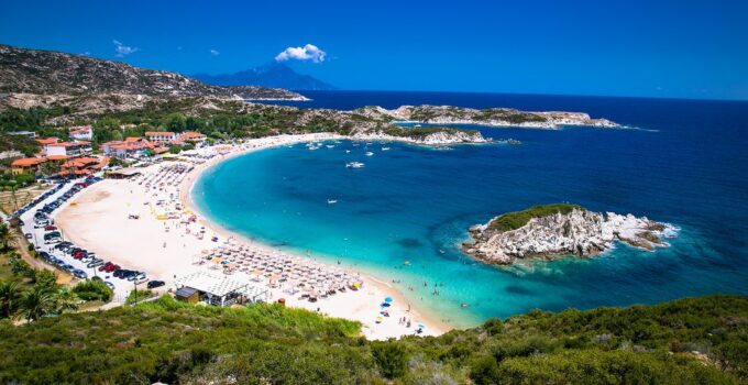 Beautiful Kalamitsii beach on the east coast of Sithonia on Hal