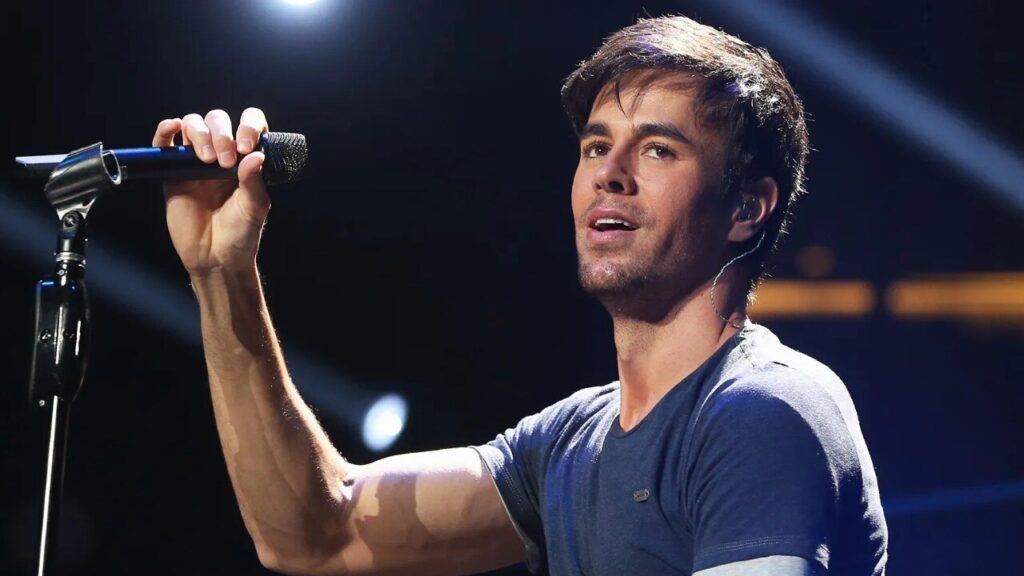 Enrique Iglesias 32