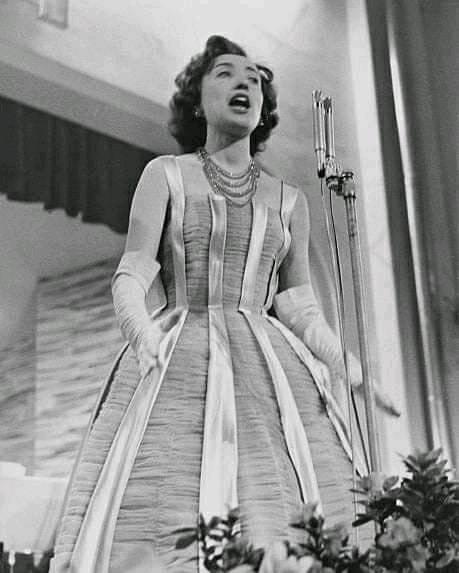 Franca Raimondi italian singer 0